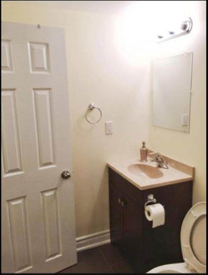 Cozy & Spacious Suite With Private Bathroom Near Toronto Airport ! Mississauga Exterior foto